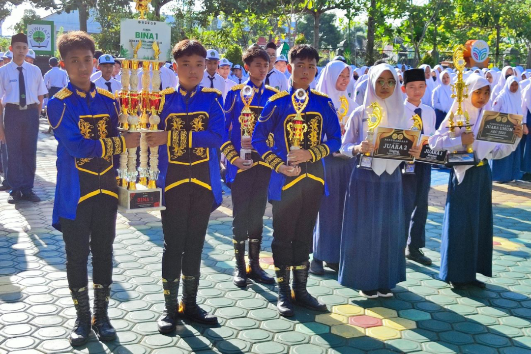 BERPRESTASI: Tim Paskibra Cobramasta MTsN 4 Tulungagung telah meraih banyak prestasi.