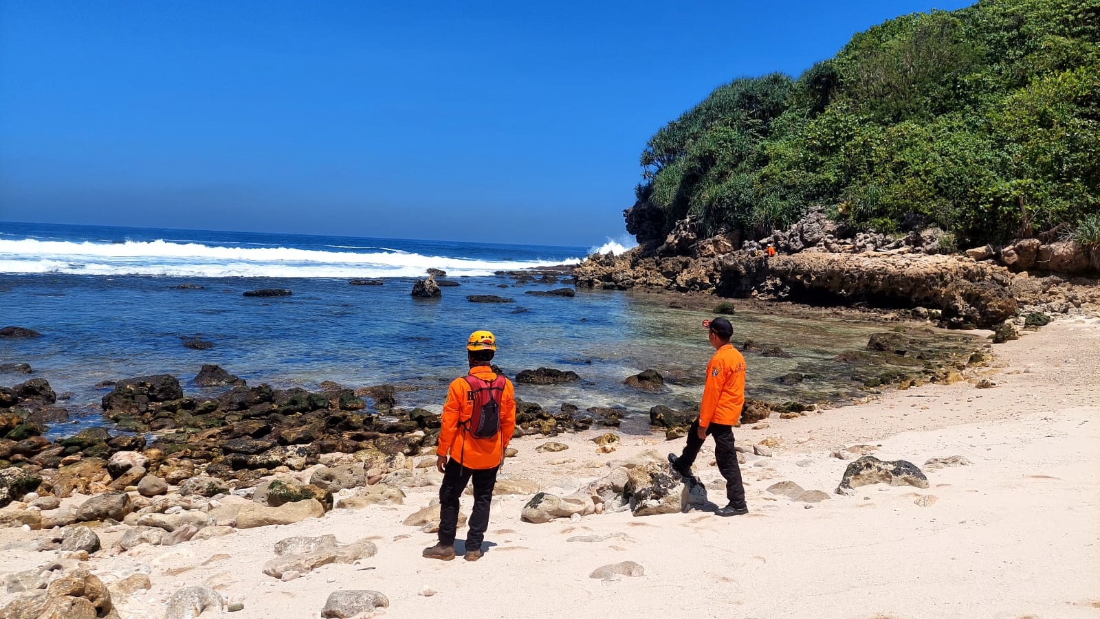 FOKUS: Tim gabungan melakukan proses pencarian atas delapan ABK yang dinyatakan hanyut di Pantai Gayasan.