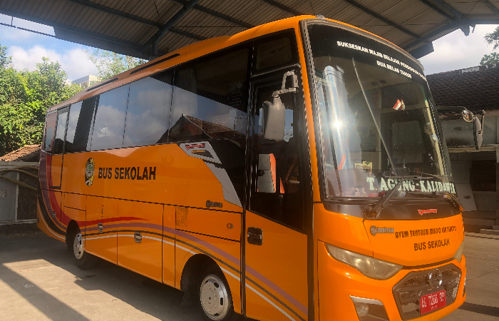 Salah satu bus sekolah yang ada di Tulungagung.