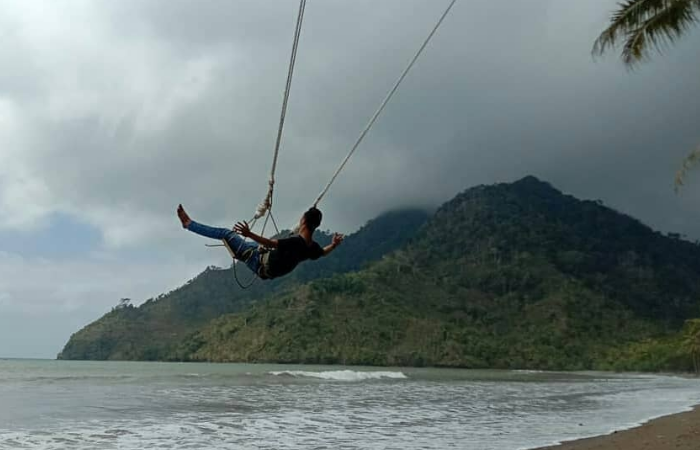 Pantai Cengkrong.