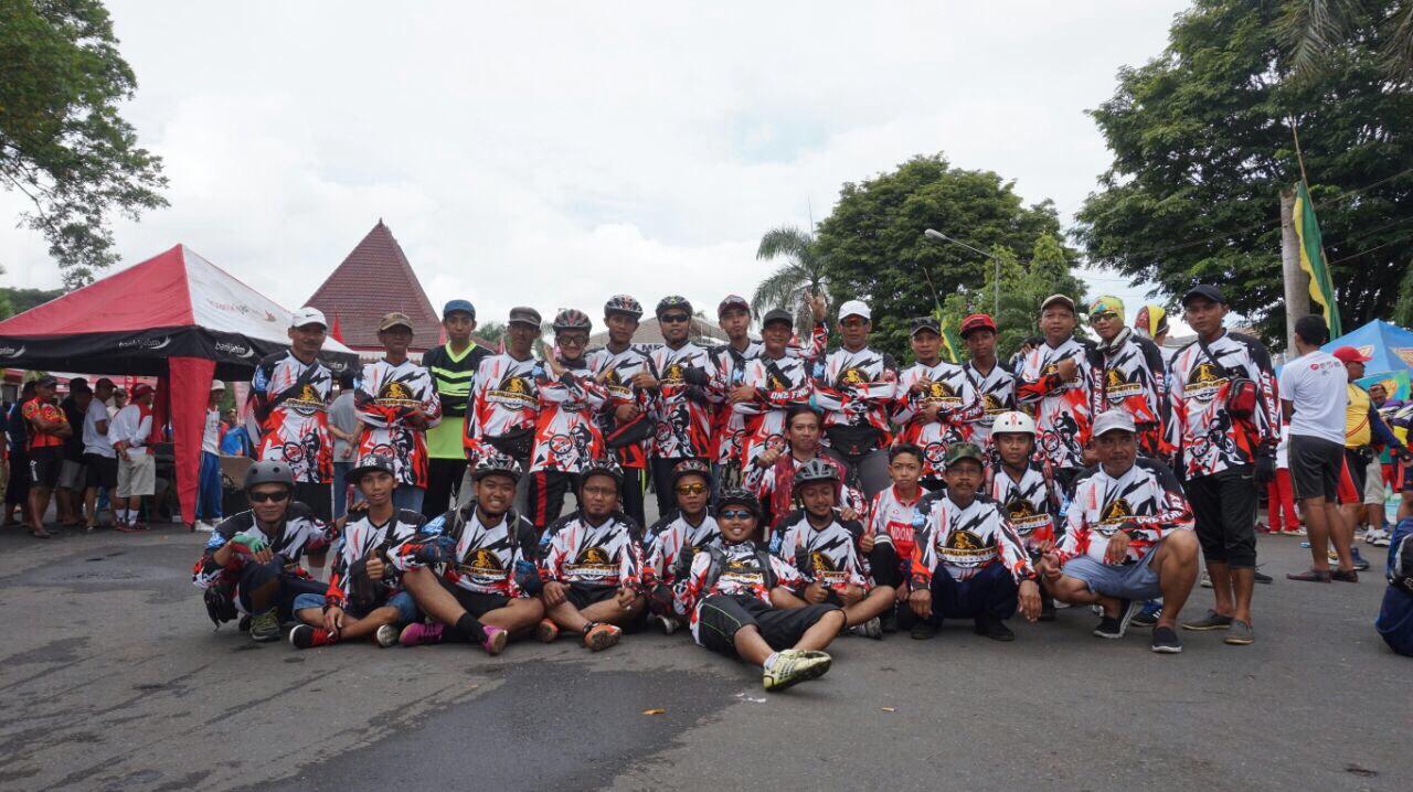 KOMPAK: Para anggota PBC berkumpul saat mengikuti event gowes di Kota Blitar beberapa waktu lalu.