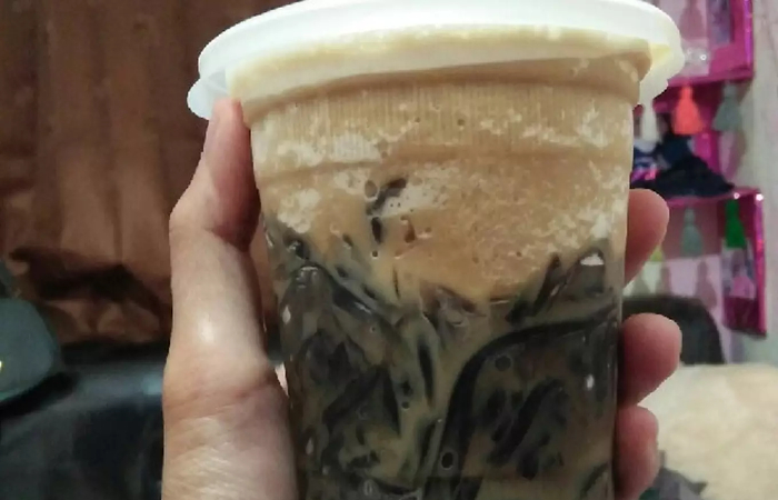 Es cappucino cincau menjadi pemicu keracunan.