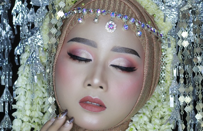 BERTALENTA: Al Maaira MUA menawarkan paket bundling make-up dan hena, serta pelayanan dari owner yang berpengalaman dan memiliki segudang prestasi.