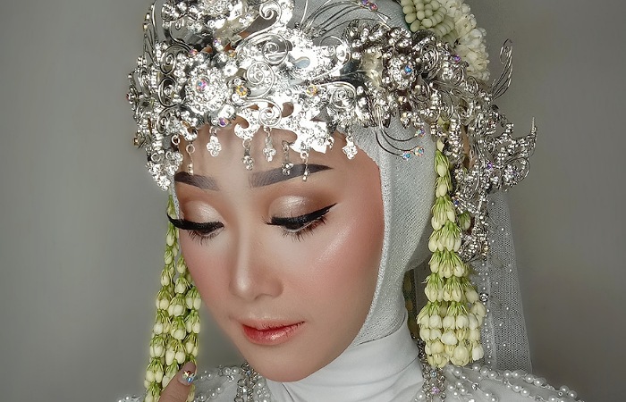 Hasil make-up Al Maaira MUA anggun nan memesona.