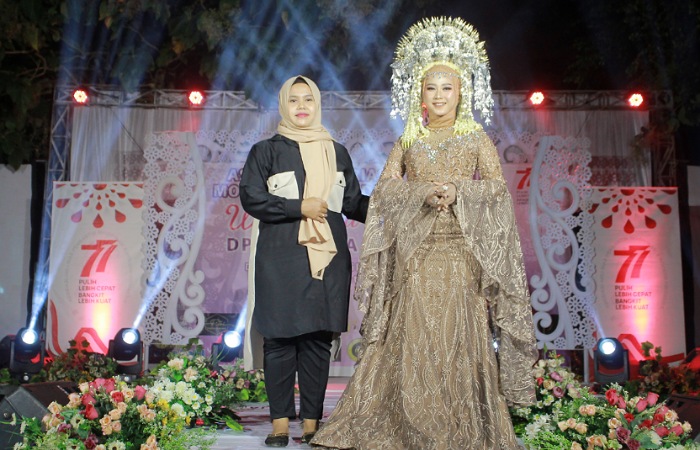 Owner Al Maaira MUA saat foto bersama model make-up