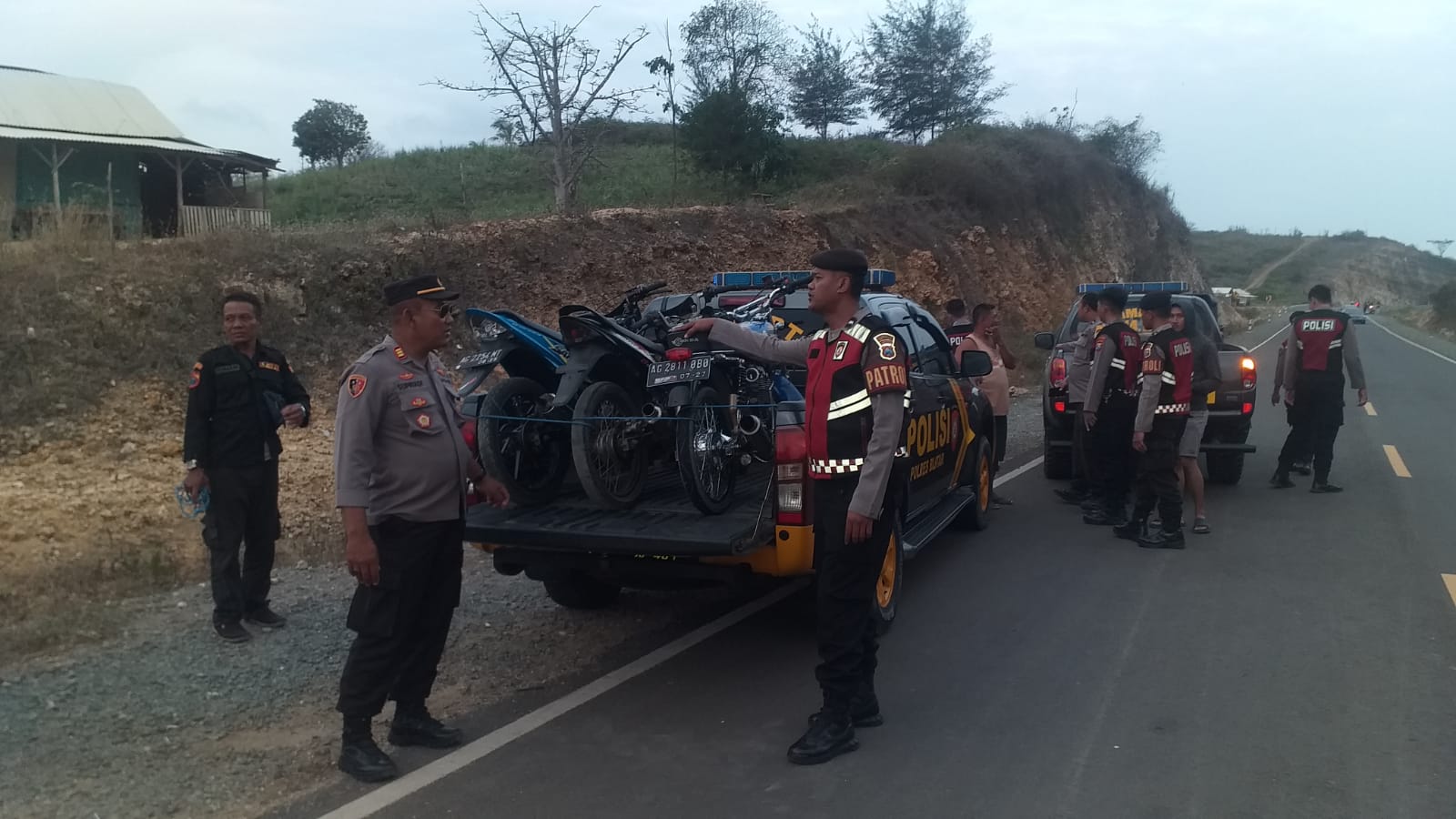 TIDAK KAPOK: Polisi mengamankan motor pelaku balap liar di JLS lot 7 pada Minggu (24/9) lalu.