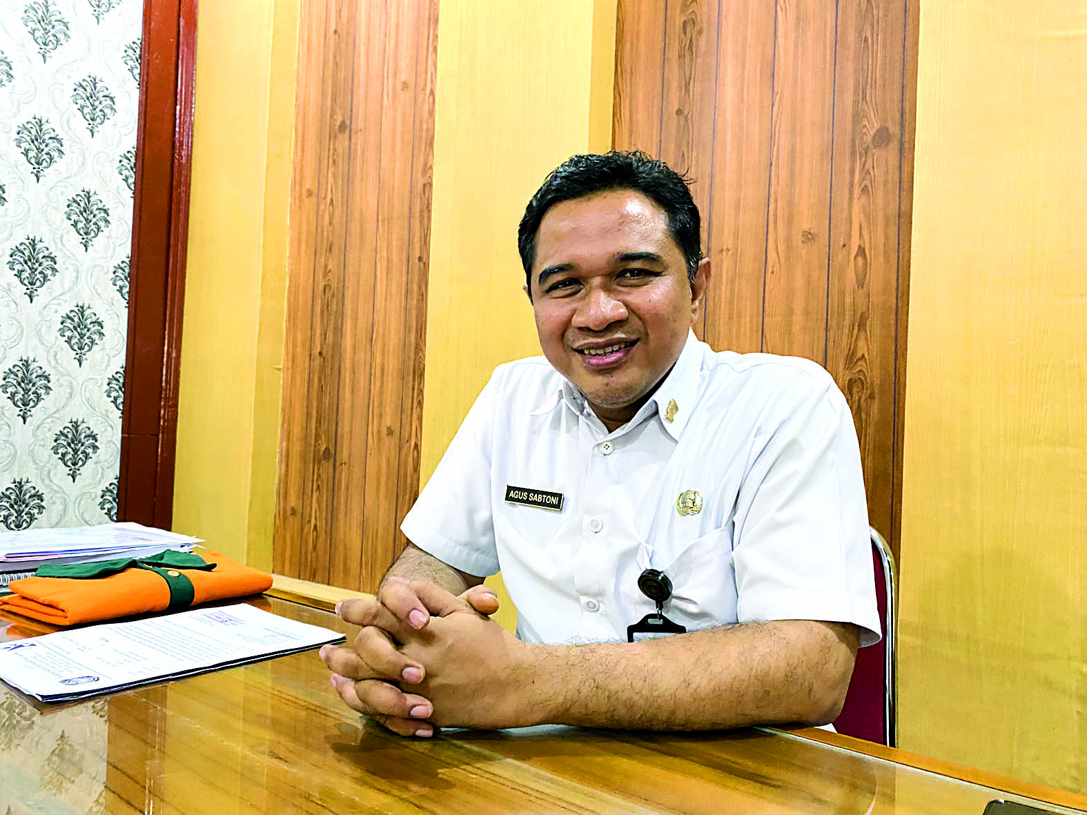 HARUS PUNYA MIMPI: Agus Sabtoni mengulas kembali perjuangannya menjadi dokter gigi.