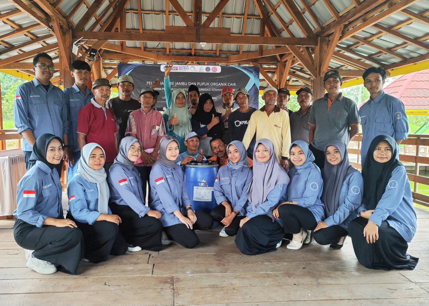 TERBANTU : Warga Desa Mandesan, sangat mendukung dan terbantu dengan program dari TIM PPK Ormawa Himafis UNU Blitar.
