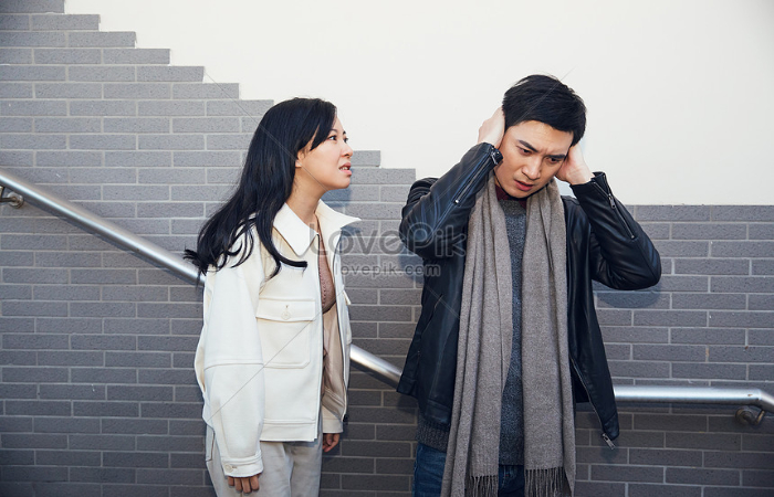 JANGAN PERNAH: Selingkuh merupakan seluruh tindakan atau tingkah laku yang melanggar kontrak yang dimiliki setiap pasangan