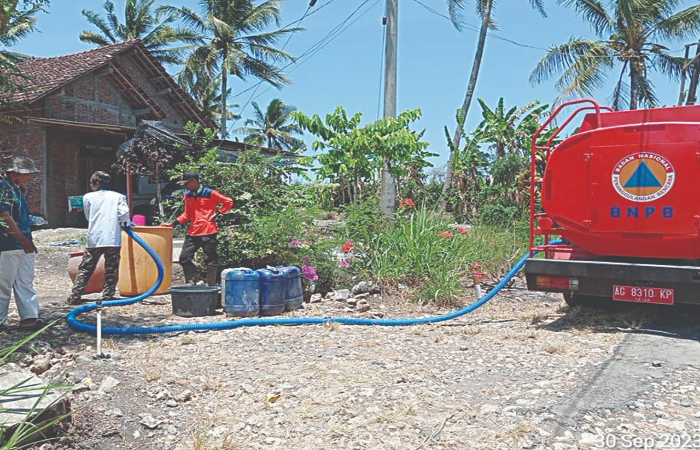 DAMPAK KEMARAU: Kawasan kekurangan air saat musim kemarau ini di Kabupaten Blitar terus meluas.