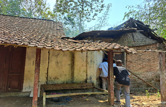 HARUS DIPERHATIKAN: Rumah milik keluarga disabilitas di Desa Pagerwojo, Kecamatan Kesamben, Kabupaten Blitar.