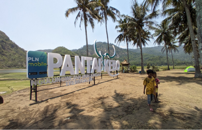Pantai Kebo, Desa Ngulungwetan, Kecamatan Munjungan.
