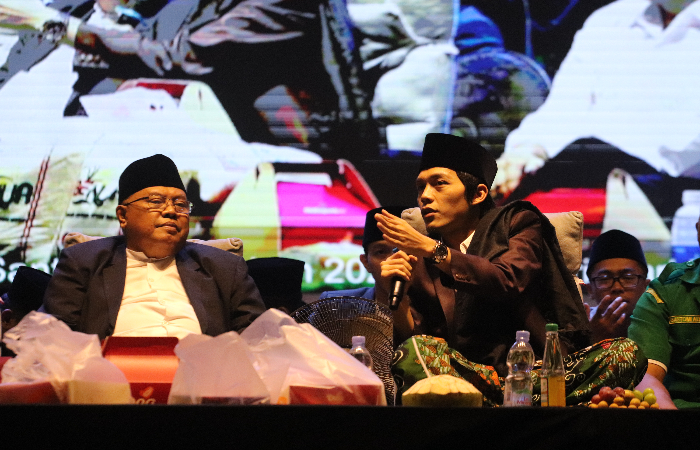 KHARISMATIK: Gus Iqdam dan Wali Kota Blitar  Santoso, dalam pengajian di rangkaian acara Fesantren 2023  Kota Blitar, Jumat (27/10/2023).