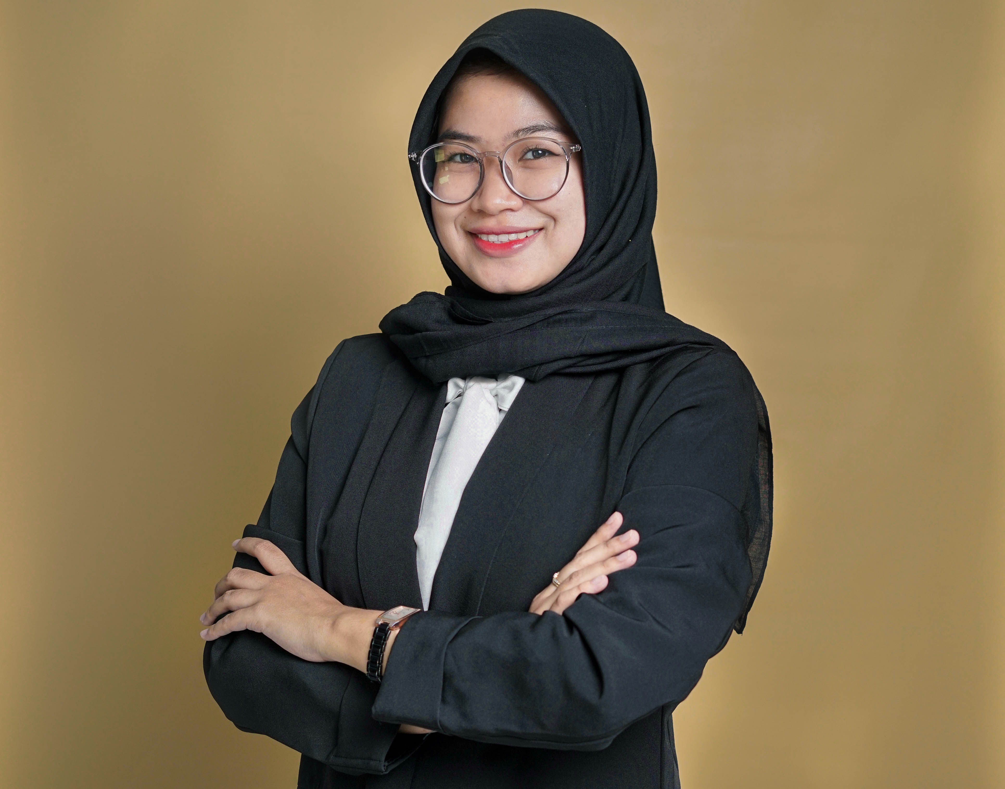 SEMANGAT: Intan Nur Aini pilih tekuni bisnis MUA untuk raup cuan.(DOK PRIBADI)
