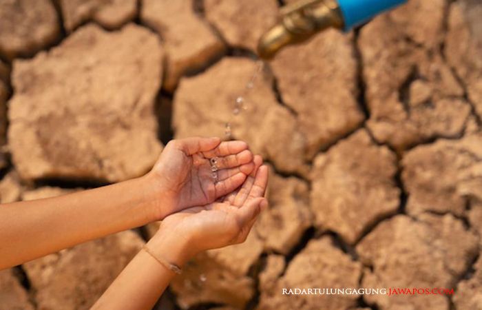 WASPADA: Kekeringan di Kota Blitar terus meluas. Tercatat dua kelurahan mengalami dampak krisis aiar tersebut.