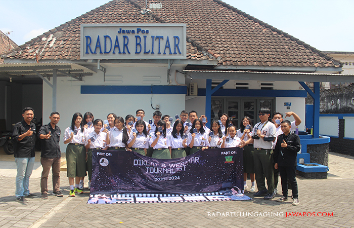 MERIAH: Diklat jurnalistik SMA Katolik Diponegoro bersama Radar Blitar, Selasa (7/11). (Tim jurnalistik SMA Katolik Diponegoro).