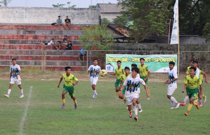 SERU: Tim Perseta 1970 lawan Madiun Putra dilanjutan Piala Soeratin U-17 PSSI Jatim grup 12, di stadion Rejoagung, Kedungwaru, Tulungagung, Kamis (9/11/2023).