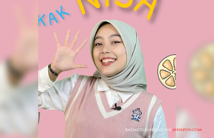 &ldquo;kak nisa&rdquo; adalah host dari kanal YouTube yang bernama Kinderflix.