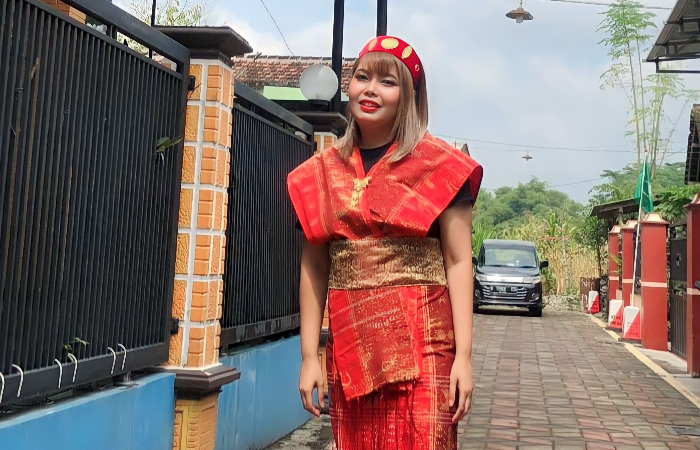 Adisti Indra sukses di bidang kecantikan rambut.