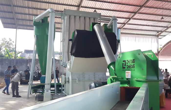 Mesin pendaur ulang limbah kayu menjadi biomassa yang memiliki kapasitas hingga 150 ton per hari.