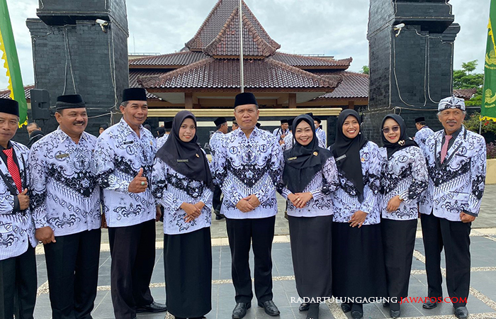 Foto bersama Sekretaris Daerah Kabupaten Blitar
