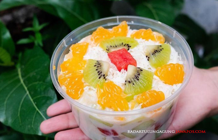 BERGIZI: Salad buah menjadi camilan yang segar sekaligus menyehatkan. Membuat salah buah tidak sulit dengan memadukan berbagai jenis buah segar.