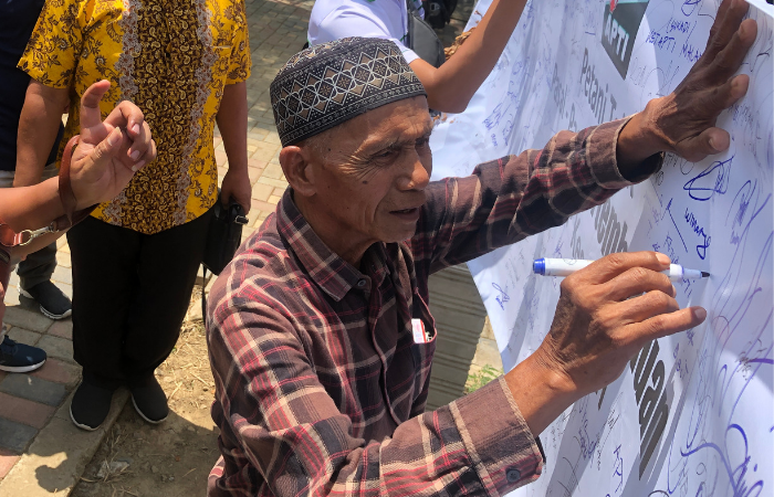 Salah satu petani tembakau asal Tulungagung turut menolak RPP Kesehatan 17/2023.