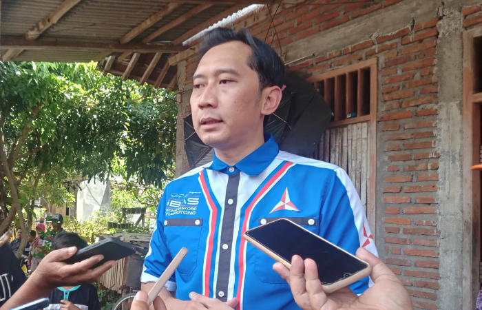 Edhie Baskoro Yudhoyono atau akrab disapa Ibas beri solusi tangani masalah kemiskinan dan pengangguran.