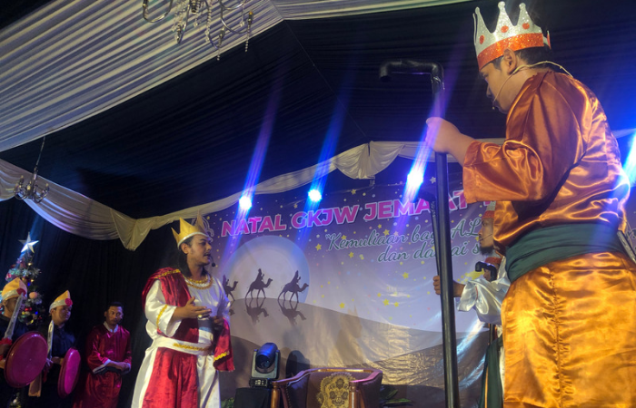 Drama musikal kelahiran Yesus saat perayaan Natal di GKJW Tulungagung.