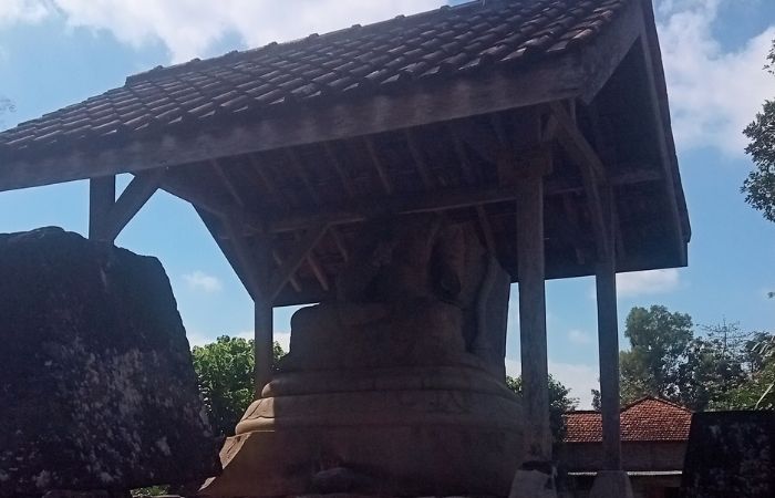 Arca pajna paramitha puri yang tidak memiliki kepala