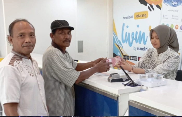 Kelompok kesenian keroncong caduk Batara (Bahana Duta Suara) Trenggalek menerima bantuan kearifan lokal