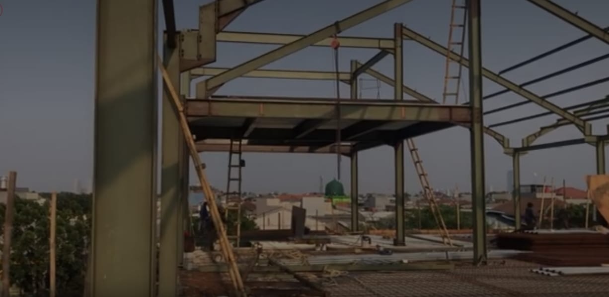 Konstruksi baja menjadikan baja sebagai fondasi dan struktur bangunan.