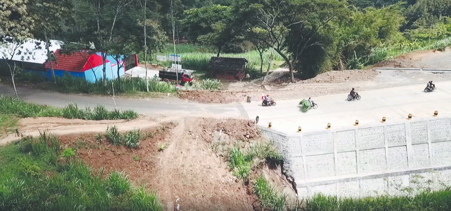 AMAN : Pembangunan Tembok dan Badan Jalan Desa Samar