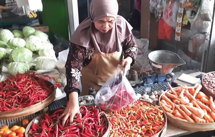Salah satu penjual cabai di pasar Trenggalek
