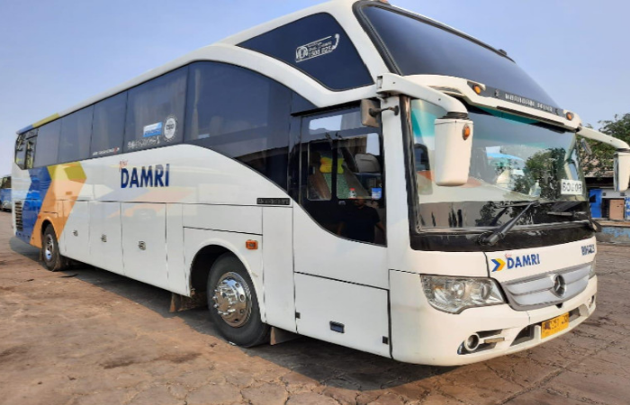 Trayek baru Bus DAMRI melintadi JLS Tulungagung.