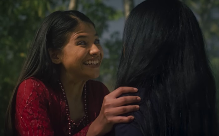 Tangkapan layar Sara Fajira saat memerankan Ayu dalam film Sinden Gaib