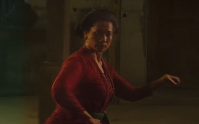 Tangkapan layar sosok Sarinten dalam film Sinden Gaib