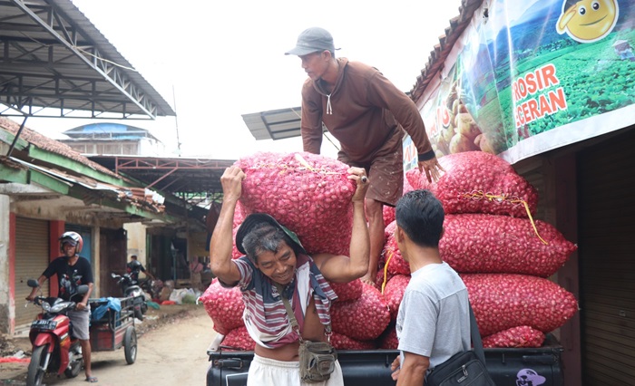 Pedagang di Pasar Ngemplak