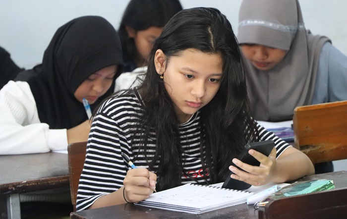 Tahap final pada ajang Ratu Genza Olympiad