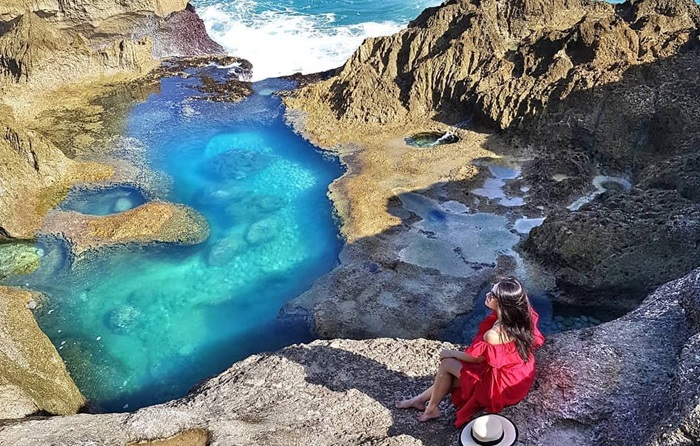 Pesona pantai Kedung Tumpang Tulungagung