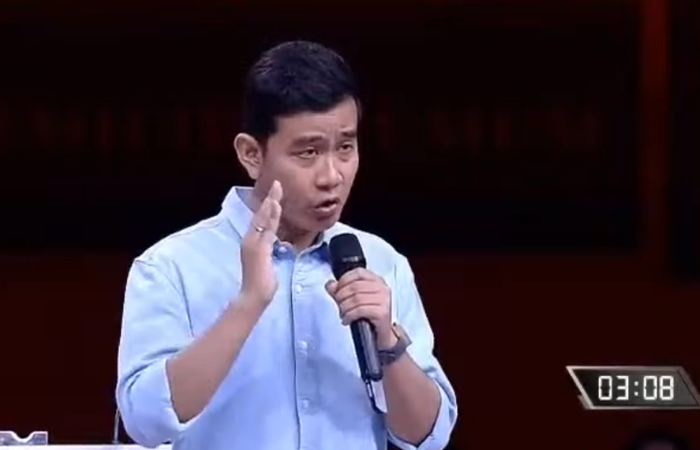 Momen calon Wakil Presiden (Cawapres) no 02 Gibran Rakabuming Raka saat berdebat.