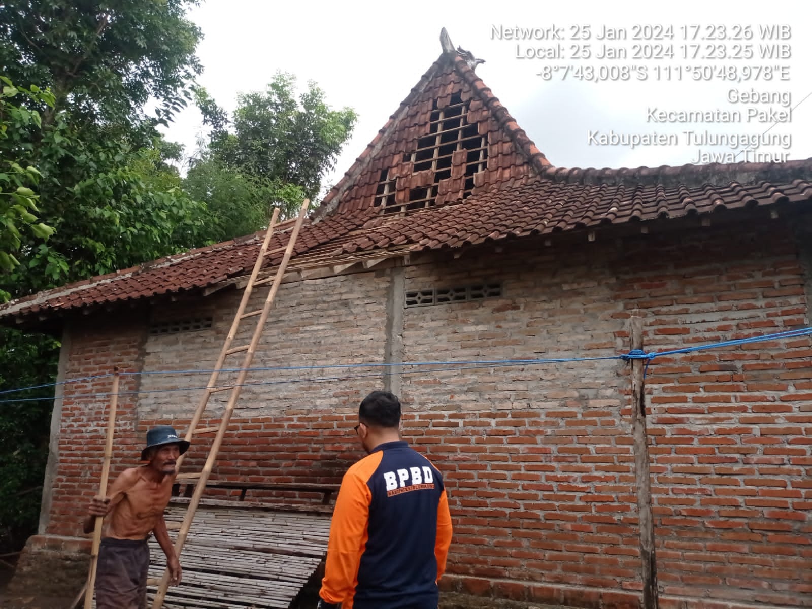 25 rumah di Kabupatet Tulungagung diterjang angin puting beliung.