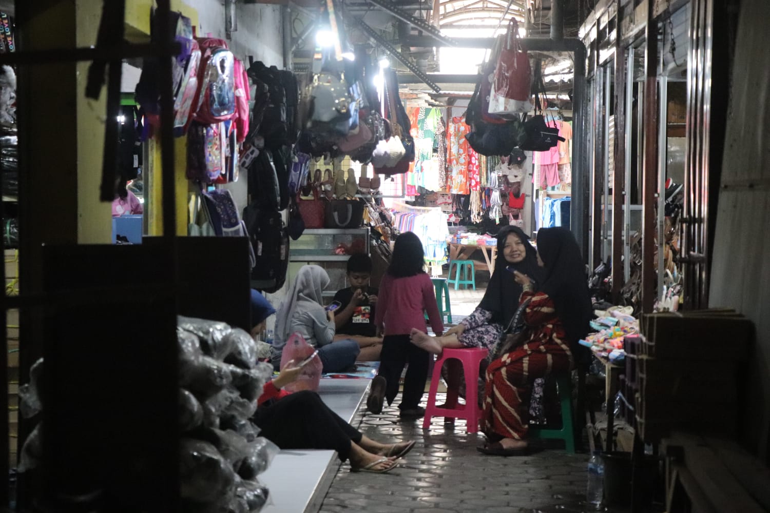 Sejumlah pedagang di Pasar Wage Kabupaten Tulungagung.