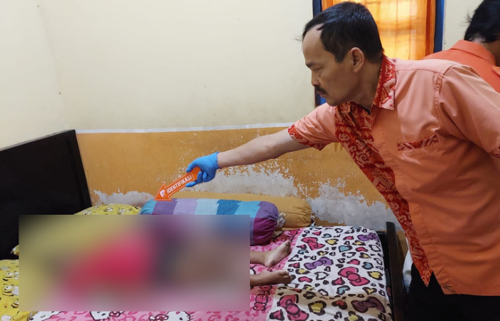 Olah TKP seorang bocah meninggal di Ngantru Tulungagung.