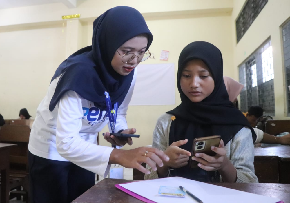 Pelajar tampak antusias mengikuti olimpiade pada Ratu Genza Olympiad.