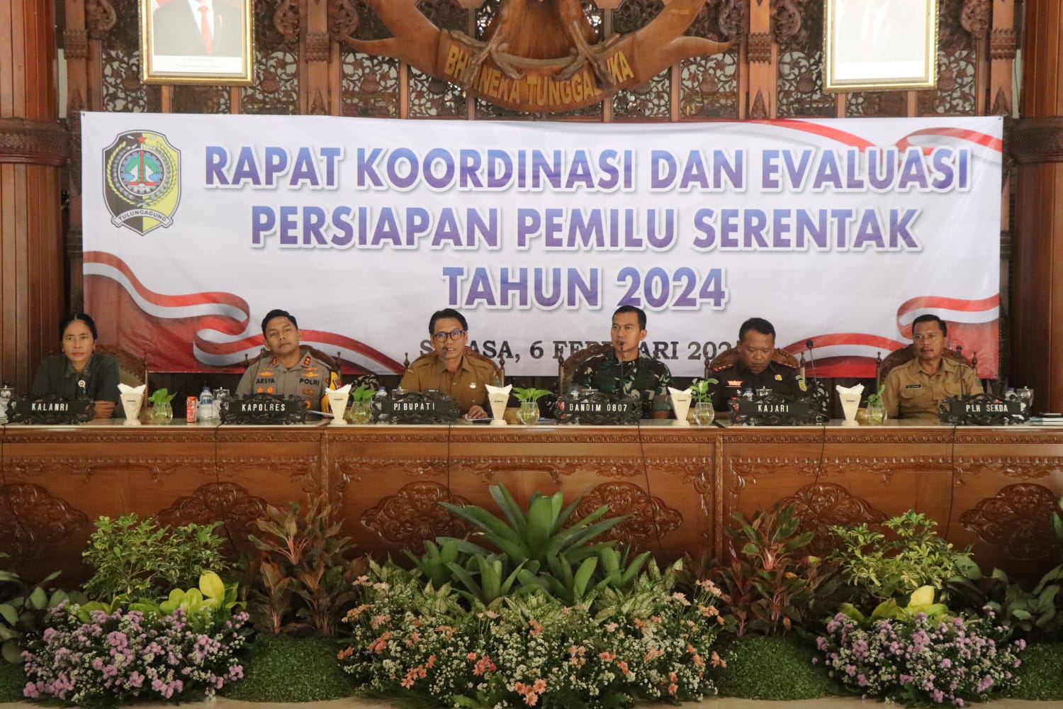 Rapat koordinasi dan evaluasi persiapan pemilu serentak tahun 2024 di Tulungagung.