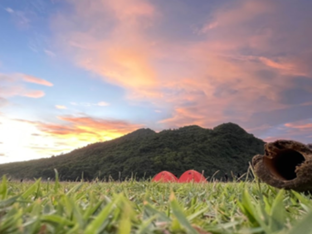 Wisata Pantai Kebo Trenggalek menyimpan daya tarik tersendiri bagi wisatawan.