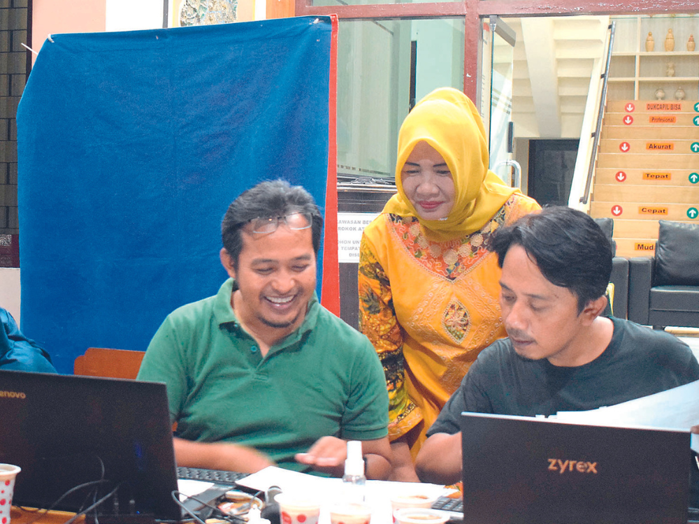 Dispendukcapil Tulungagung rilis layanan tambahan PNS RELA IKD (Pandu Night Service Rekam Pemula dan Identitas Kependudukan Digital).