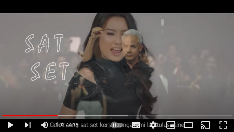 Video klip berjudul &lsquo;Ganjar Mahfud Gaspol&rsquo; yang dinyanyikan grup musik dangdut Trio Macan viral di YouTube.