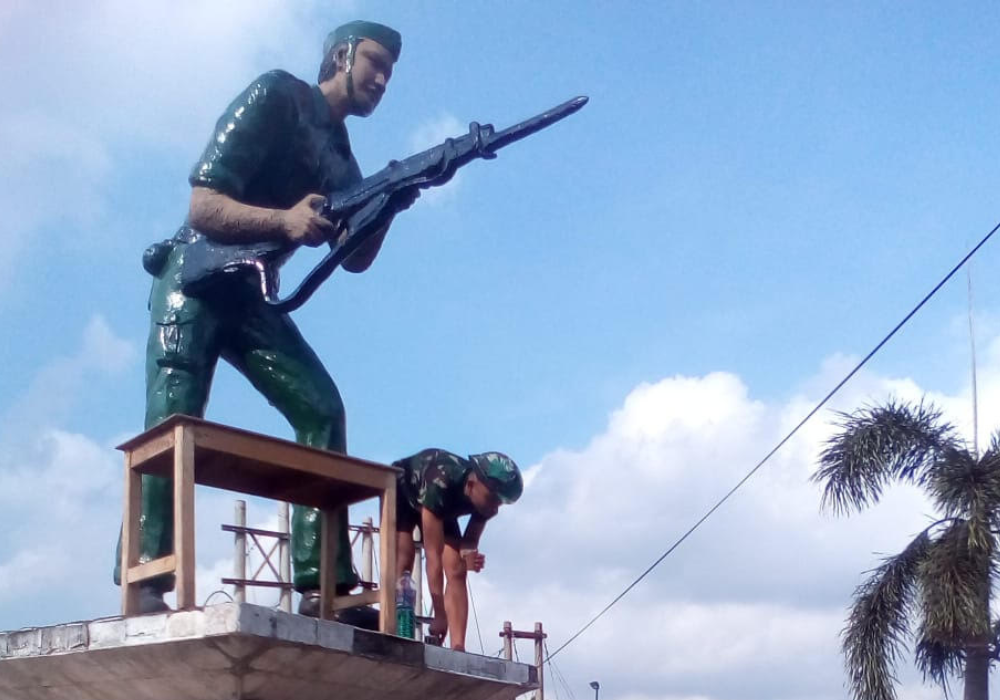 Monumen Batalyon Sikatan yang pernah mengalami penggeseran tempat.
